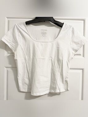 Cotton Studio Women's Scoop Neck Short Sleeve Tee in White